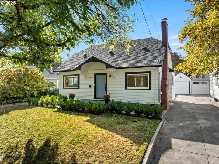 Property Photo:  2814 SE Market St  OR 97214 