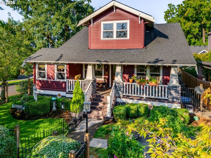 Property Photo:  2400 H St  WA 98663 