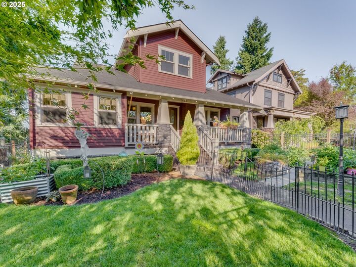 Property Photo: 2400 H St WA 98663