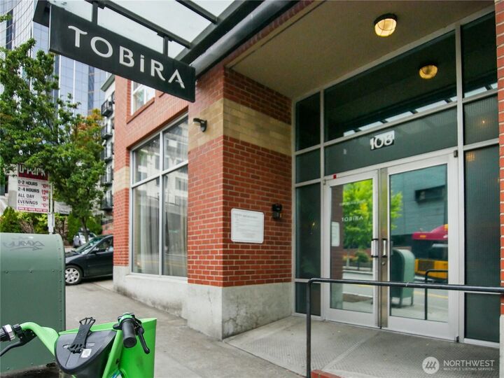 Property Photo:  108  5th Avenue S 504  WA 98105 