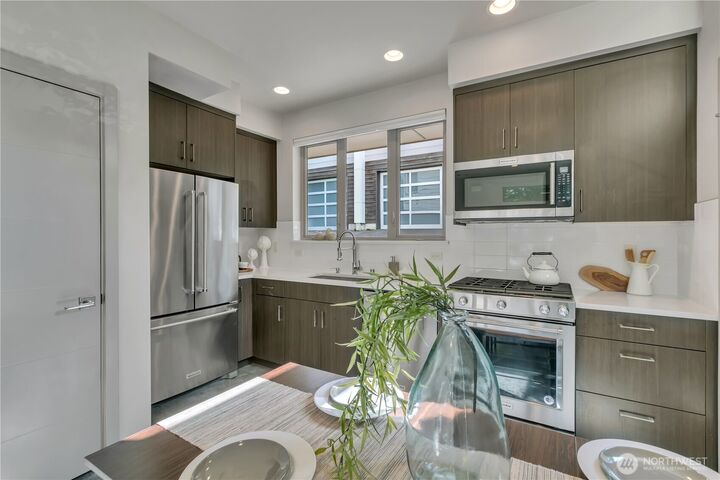 Property Photo:  5008  Fauntleroy Way SW B  WA 98136 