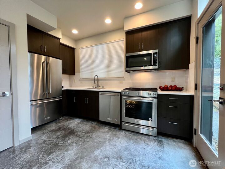 Property Photo:  5008  Fauntleroy Way SW B  WA 98136 