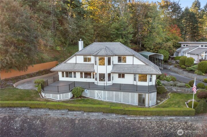 Property Photo:  11618  Jennifer Court E  WA 98374 