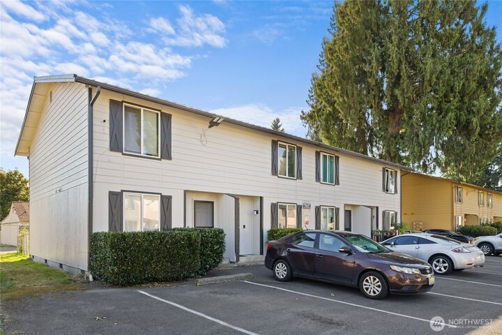 Property Photo:  501  37th Street SE  WA 98002 