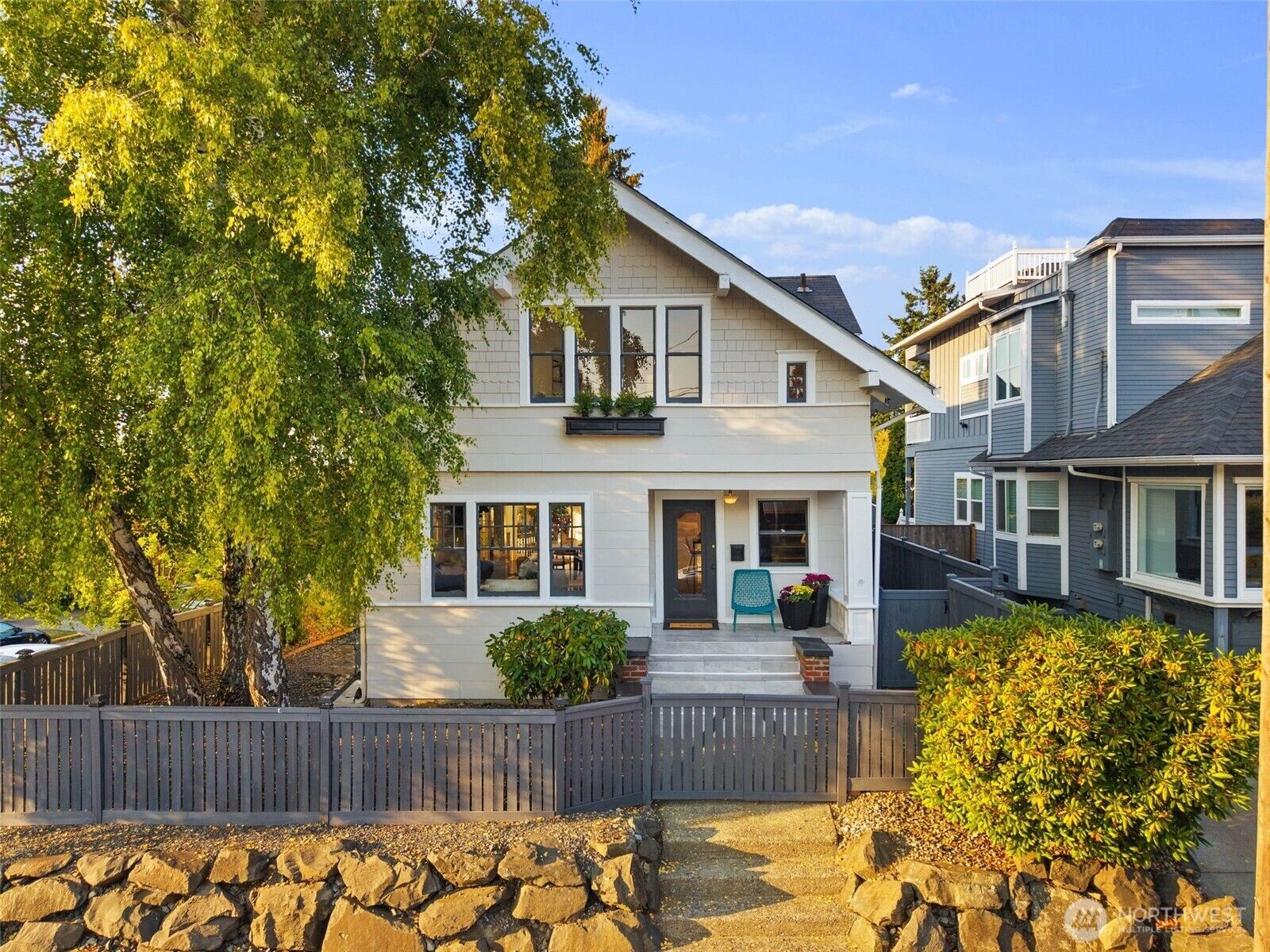 Property Photo:  20 W McGraw Street  WA 98119 