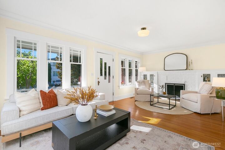 Property Photo:  3418  Densmore Avenue N  WA 98103 