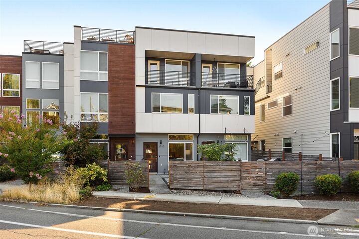 5910  Fauntleroy Way SW  Seattle WA 98136 photo