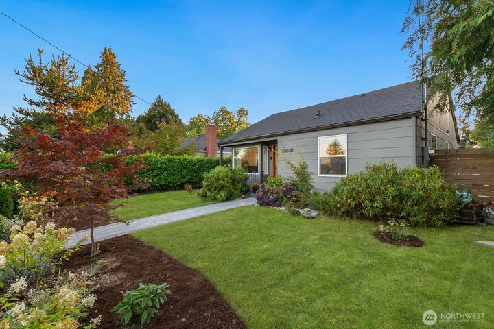 Property Photo:  10743  Fremont Avenue N  WA 98133