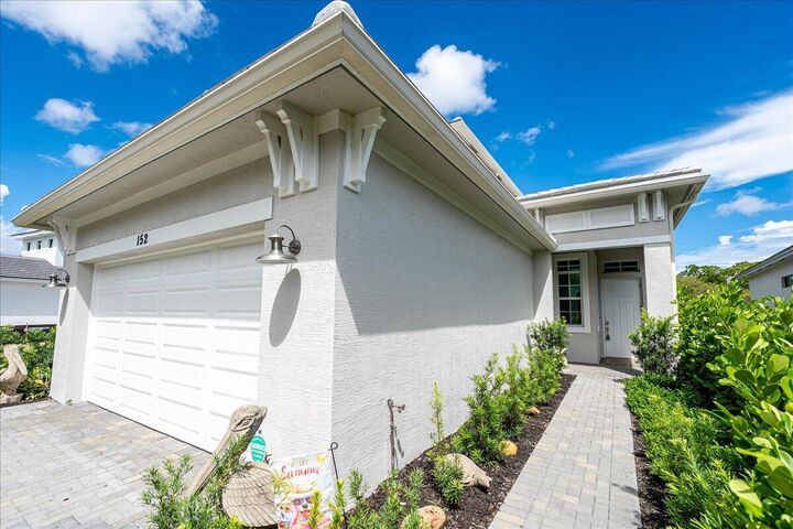 Property Photo:  152 SE Via Tirso  FL 34952 