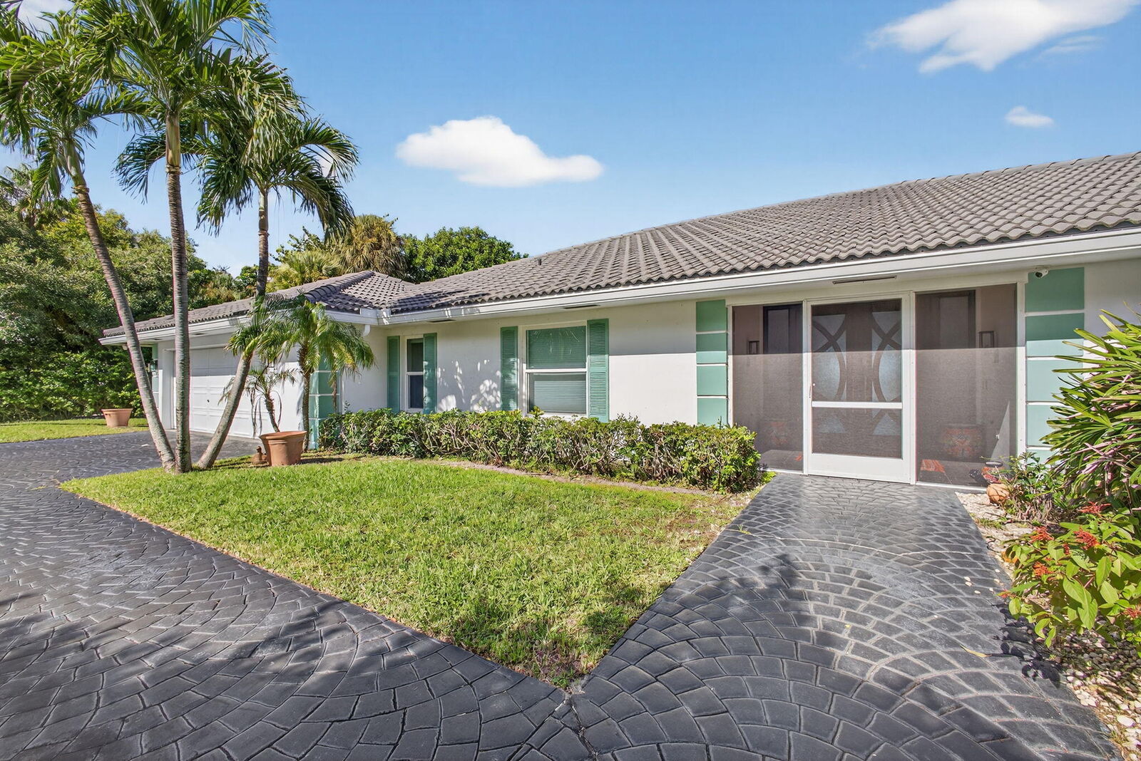 Property Photo: 8 Woodbrook Circle FL 33401