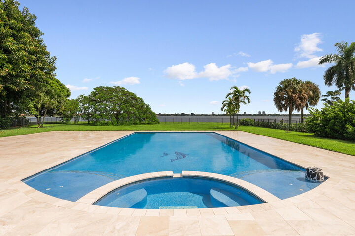 8 Woodbrook Circle  West Palm Beach FL 33401 photo