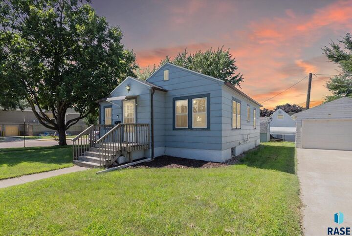 Property Photo:  301 N Highland Ave  SD 57103 