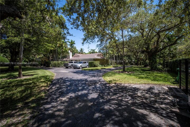 Property Photo: 11905 SW 67th Ave FL 33156
