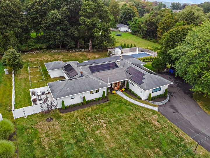 Property Photo:  4 Old Farm Road  CT 06812 