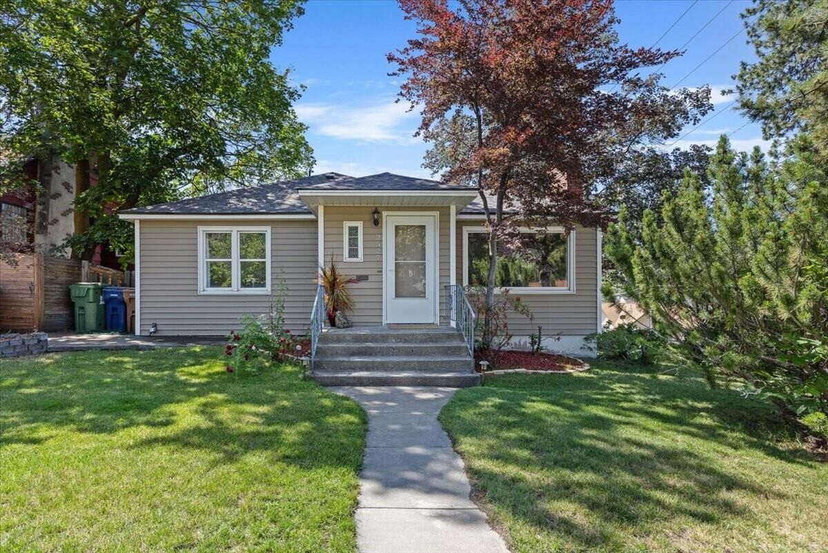 Property Photo:  2527 W Courtland Ave  WA 99205 