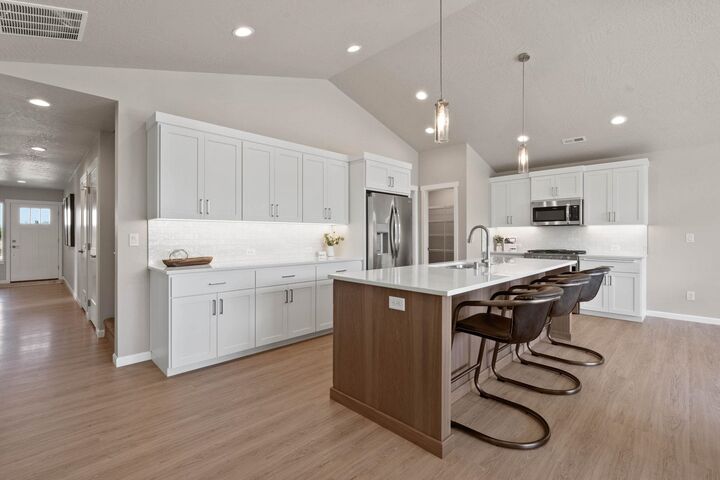 Property Photo:  1617 N Garvin Ct  WA 99016 