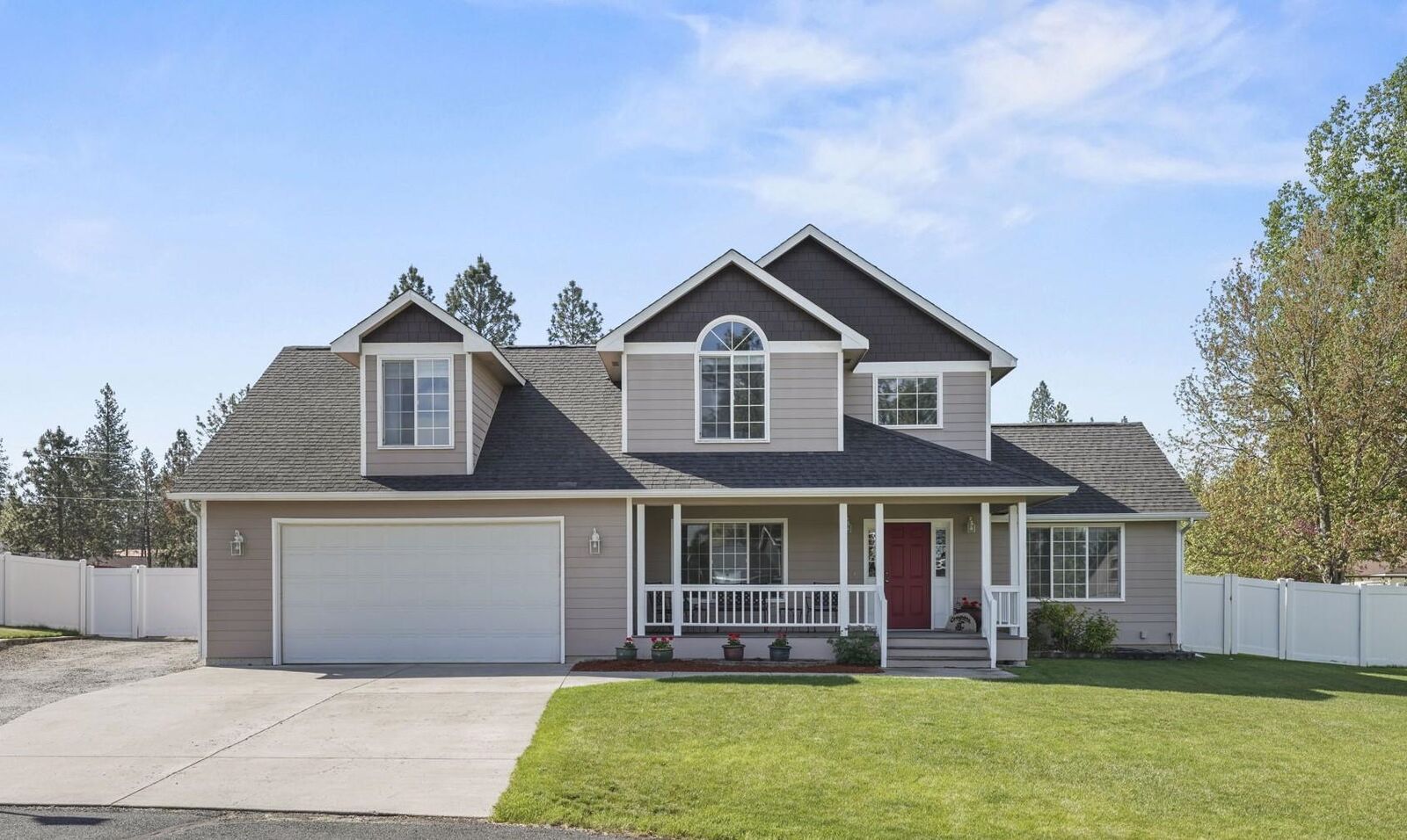 Property Photo: 3916 E Tanager Ln WA 99021