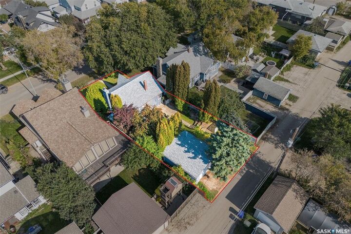 Property Photo:  135 21st Street W  SK S6V 4H8 