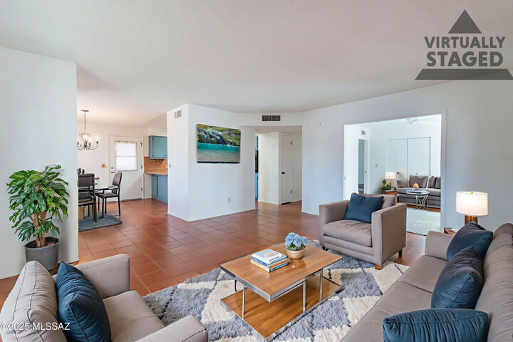 Property Photo:  160 E Los Mangos  AZ 85614 
