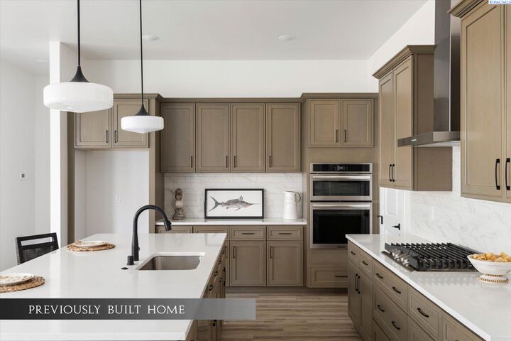 Property Photo: 6685 W 27th Ave WA 99338