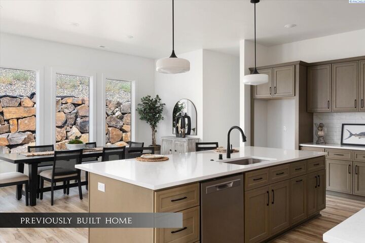 Property Photo:  6685 W 27th Ave  WA 99338 