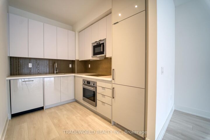 Property Photo:  2908 Highway 7 N/A 909  ON L4K 0K5