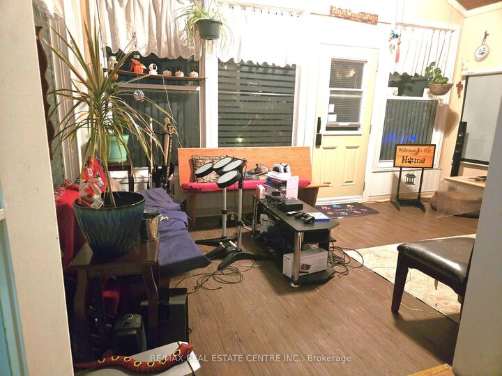 Photo de la propriété: 61 Cook Street ON L7J 1Z5