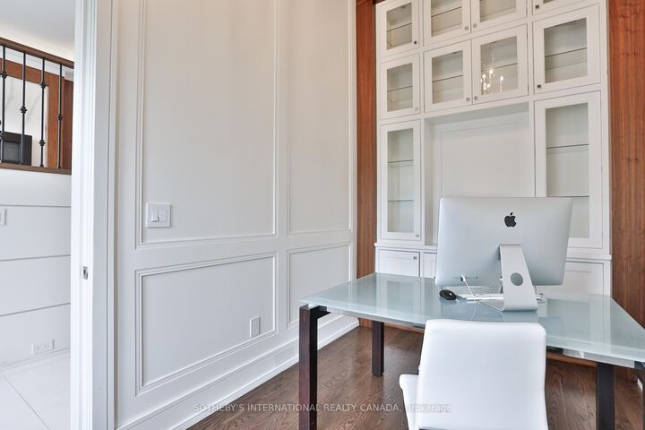 Photo de la propriété: 128 Park Home Avenue ON M2N 1W8