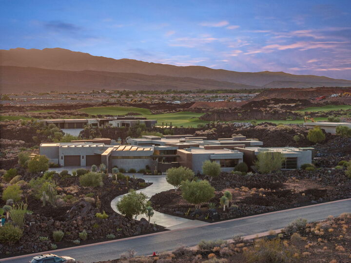 Property Photo: 2515 N Tacheene Dr UT 84770