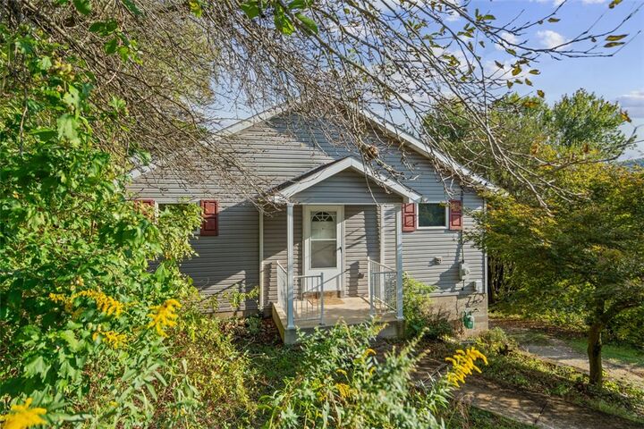 Property Photo: 528 Chestnut St PA 15132