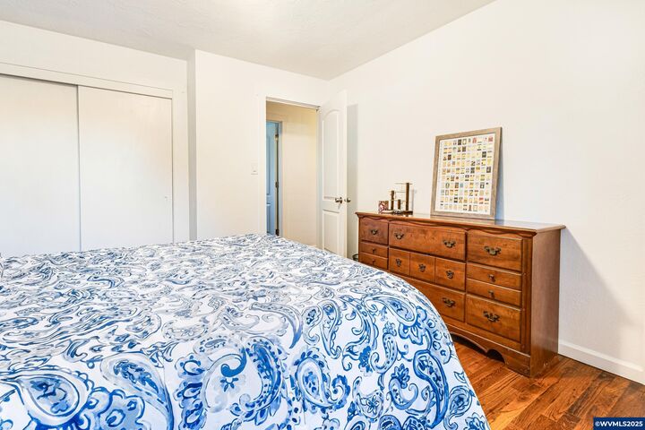Property Photo: 530 Larry Av N OR 97303
