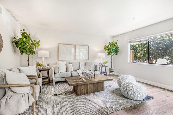 Property Photo: 2 Fielding Circle CA 94941