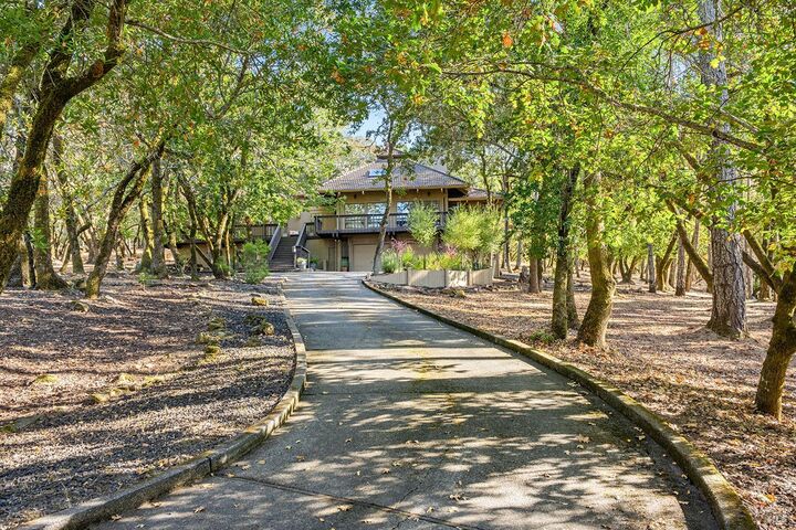 Property Photo:  865 White Oak Drive  CA 95409 