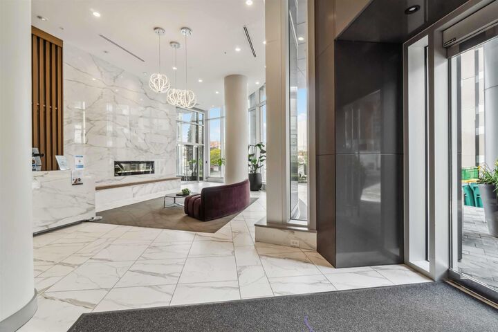 Photo de la propriété:  1788 Gilmore Avenue 1510  BC V5C 0L5 