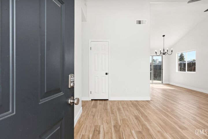 Property Photo:  5124 Canyon Peak Dr  CA 93307 