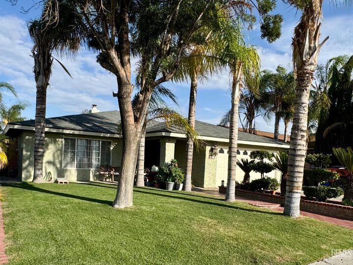 Property Photo: 408 Church Street CA 93268