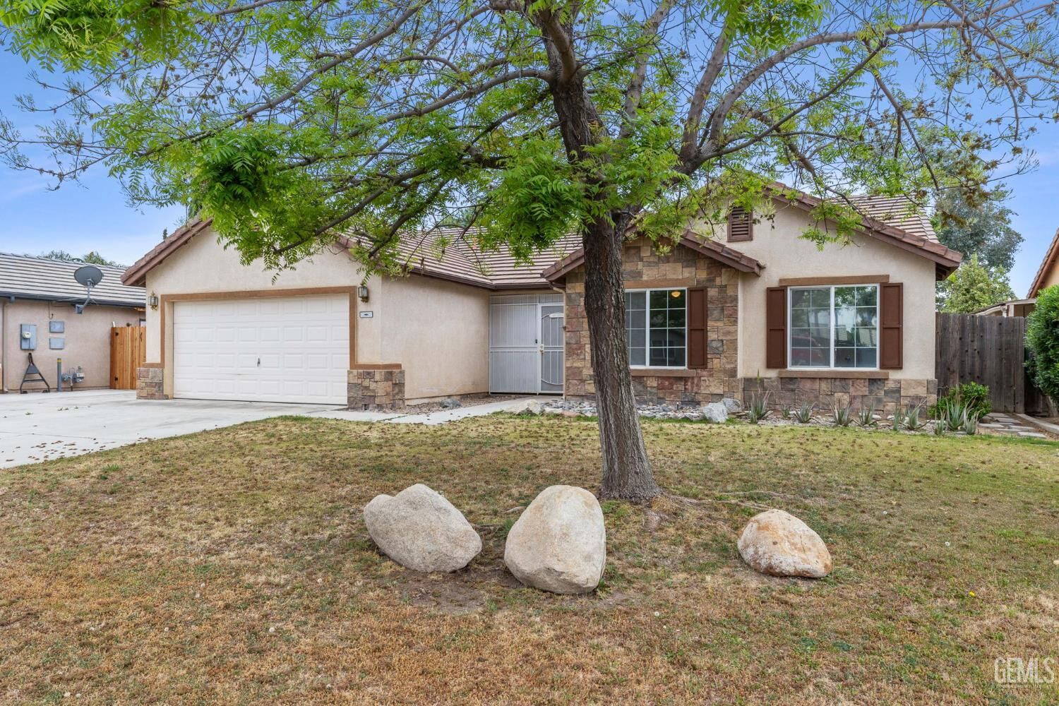 Property Photo:  12317 Lavina Avenue  CA 93312 