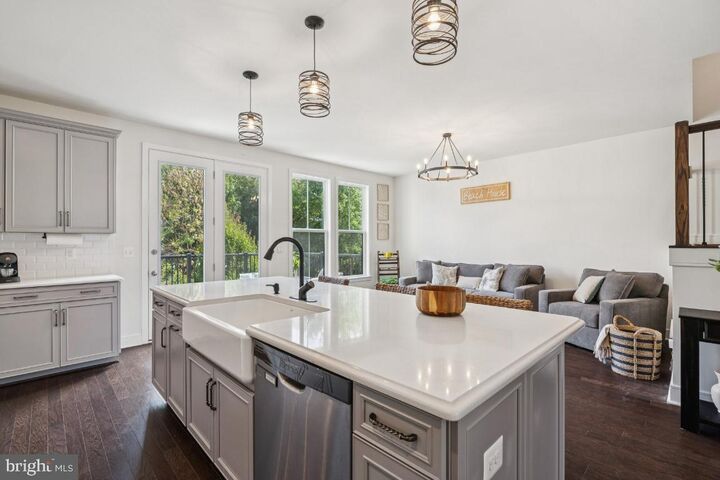 Property Photo:  23056 Sullivans Cove Square  VA 20148 