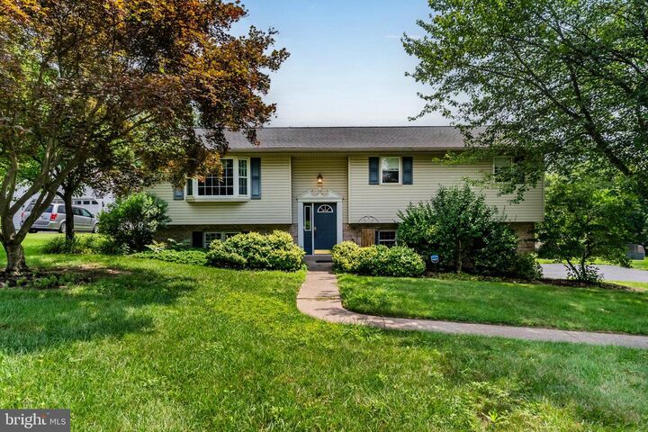 7 Dorchester Road  Hummelstown PA 17036 photo