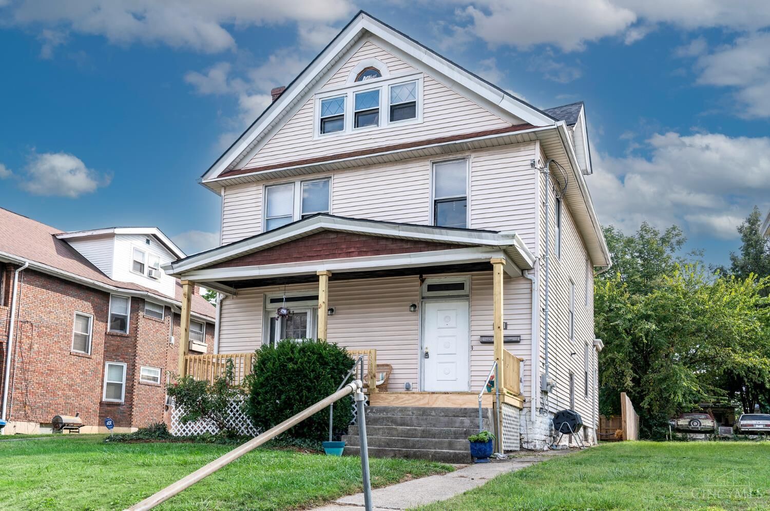 Property Photo:  2031 Hewitt Avenue  OH 45207 