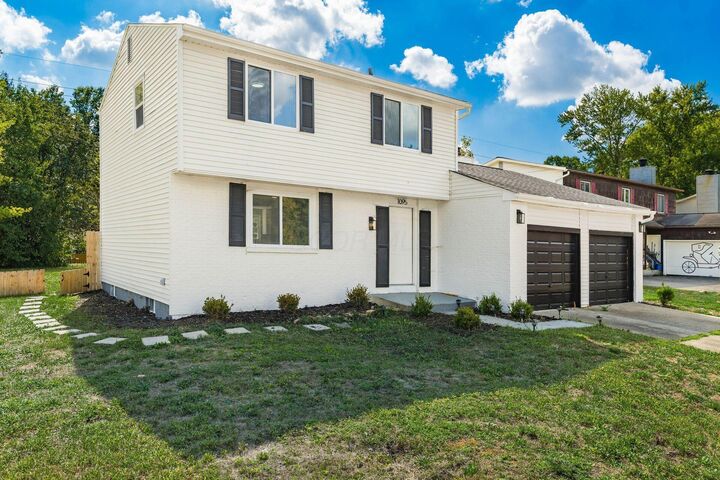 Property Photo:  1095 N Belle Meade Place  OH 43081 