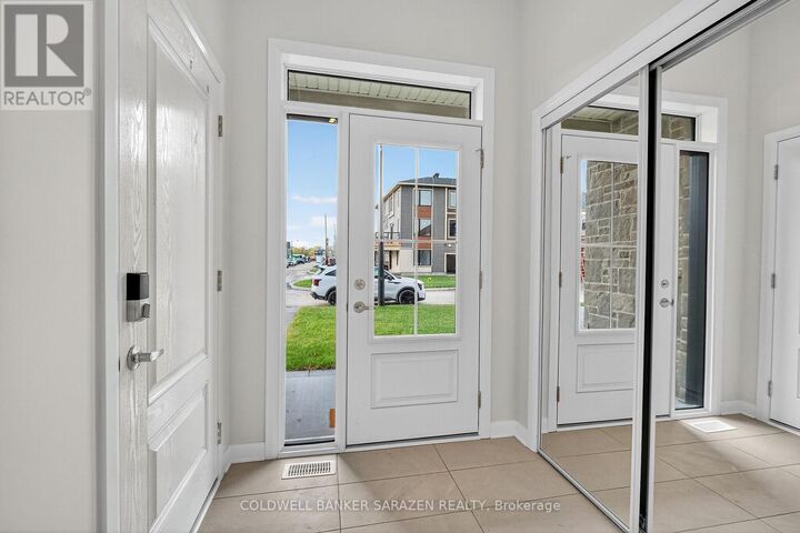 Property Photo:  936 Eileen Vollick Crescent  ON K2W 0M2