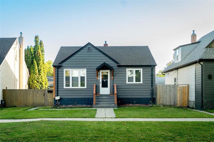 Property Photo:  720 Bannerman Avenue  MB R2X 1J8 