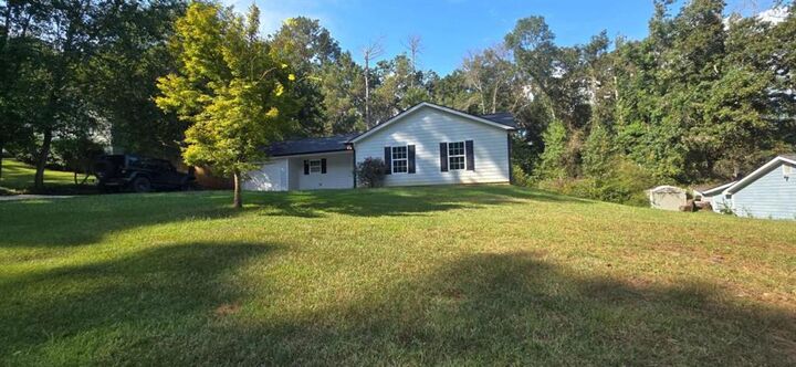 Property Photo:  915 Navajo Trail  GA 30016 