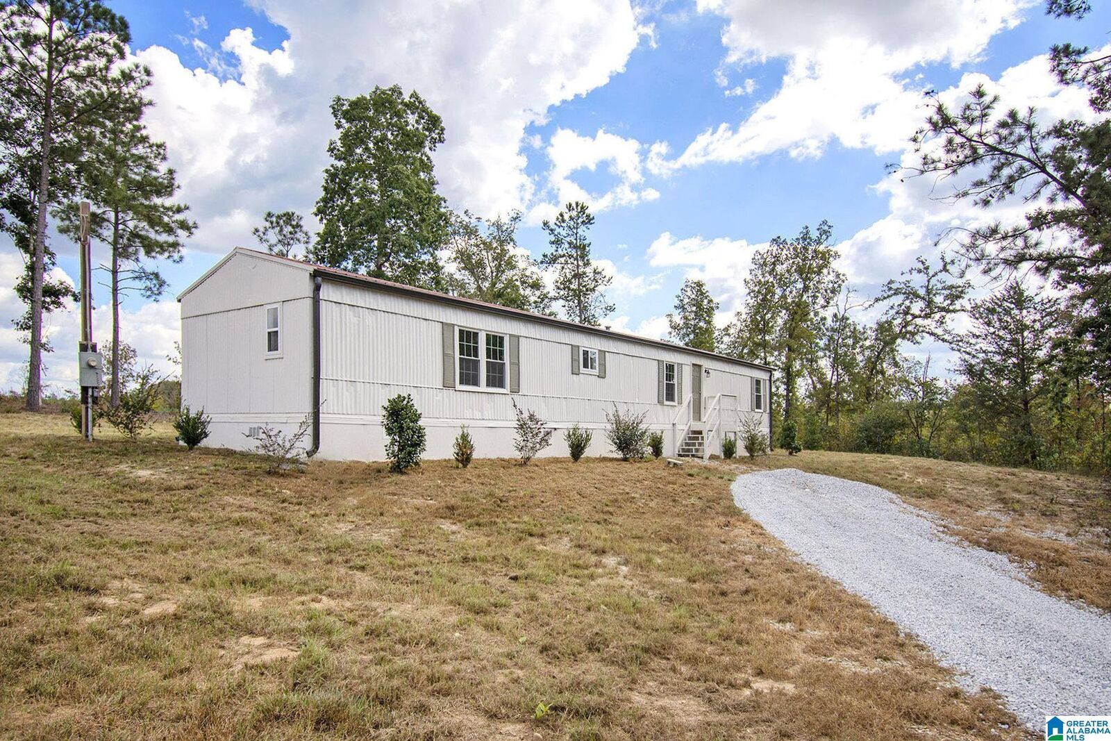 Property Photo: 413 County Road 1040 AL 35115