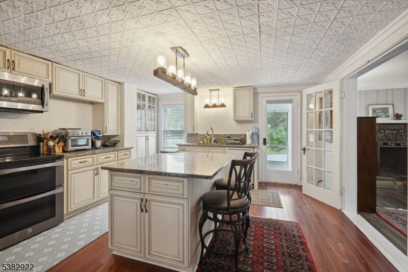 Property Photo:  716 Glen Rd  NJ 07871 