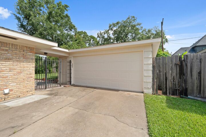Property Photo:  5318 Imogene Street  TX 77096 