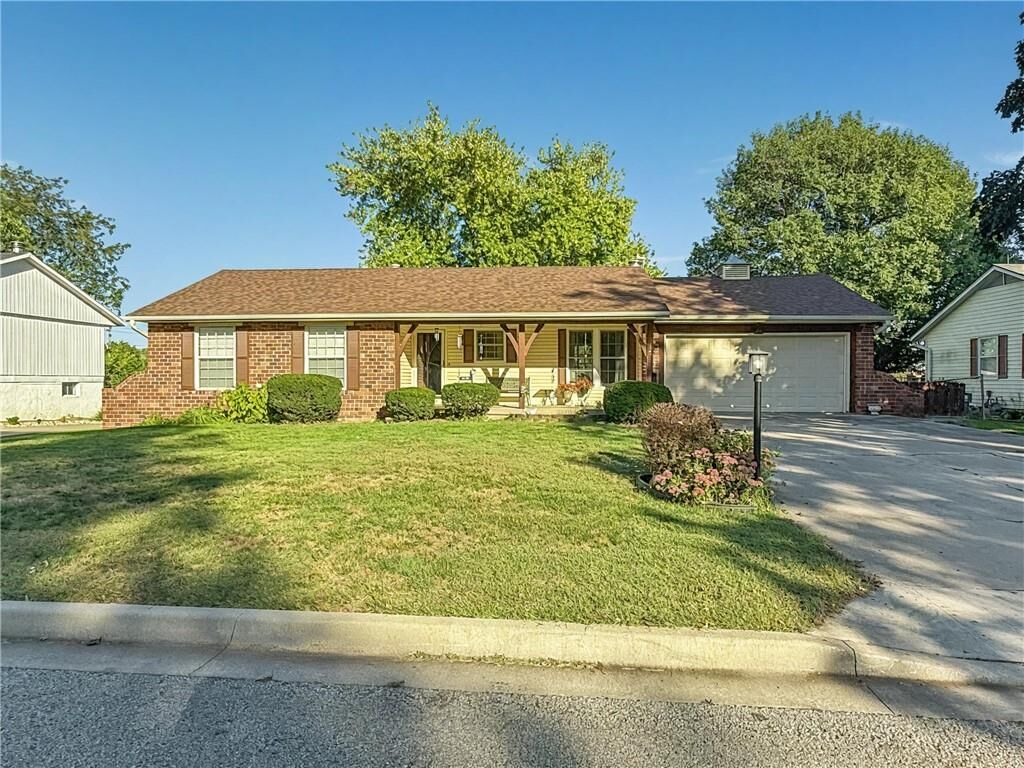 Property Photo:  1251 E Crestview Drive  MO 64468 