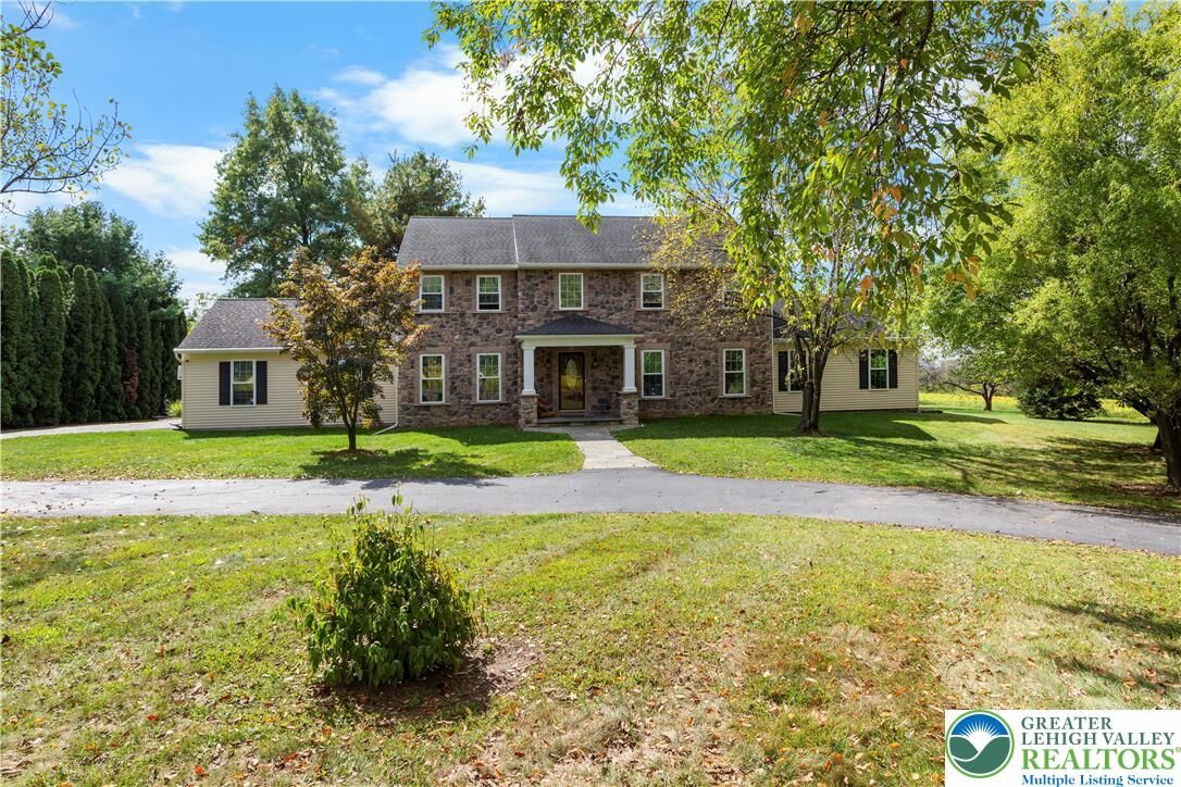 Property Photo:  1002 Long Road  PA 18040 