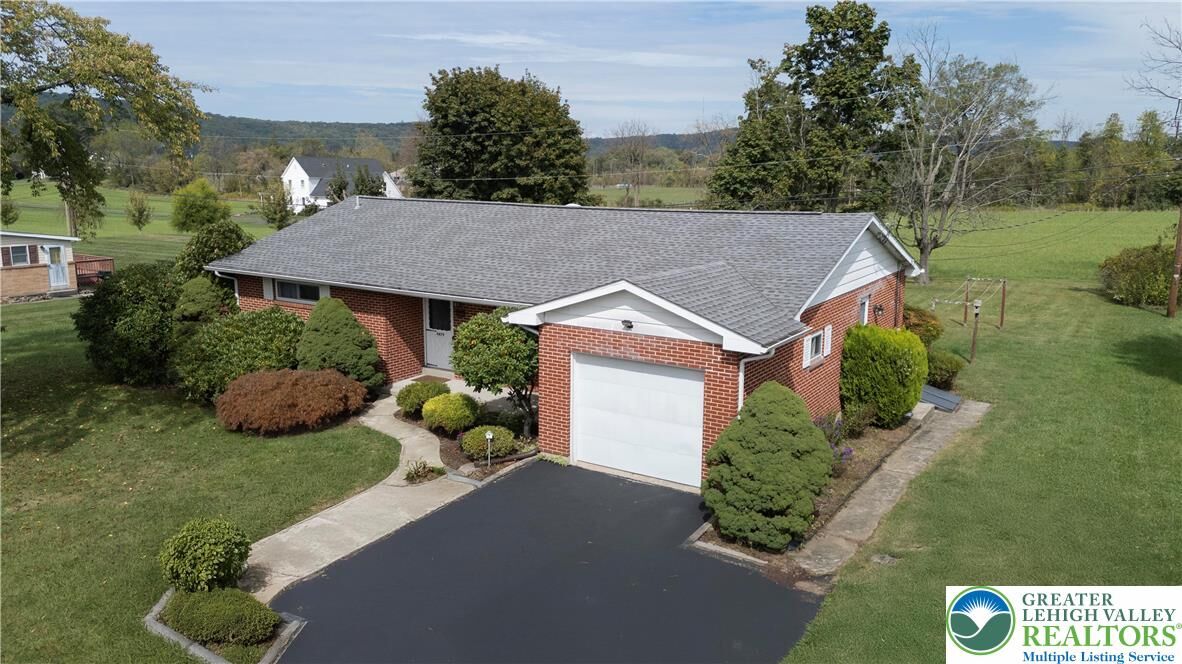 Property Photo: 4479 N Sunset Drive PA 18036